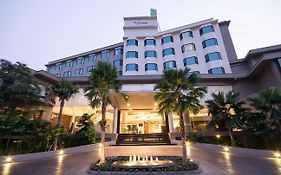 The Grand Riverside Hotel
